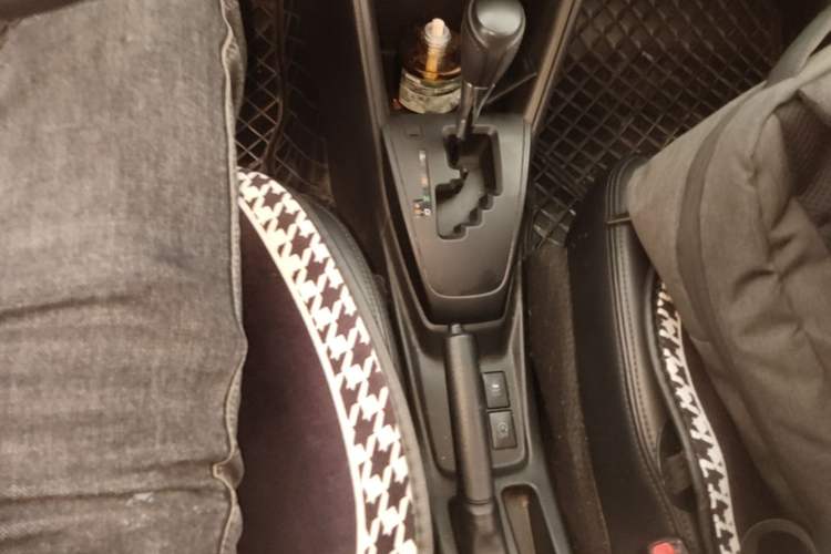 Used Toyota YARiS L Zhi Xuan 2016 Revised 1.5E CVT Charming Edition Gear Lever