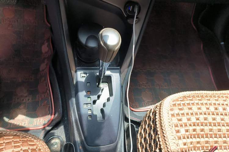 Used Toyota YARiS L Zhi Xuan 2016 1.5E Automatic JingSu Edition Gear Lever