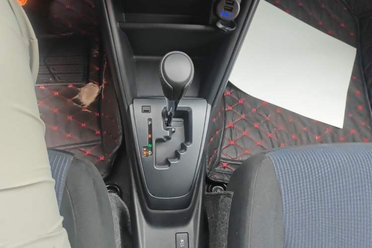 Used Toyota YARiS L Zhi Xuan 2016 Revised 1.5E CVT Charming Edition Gear Lever