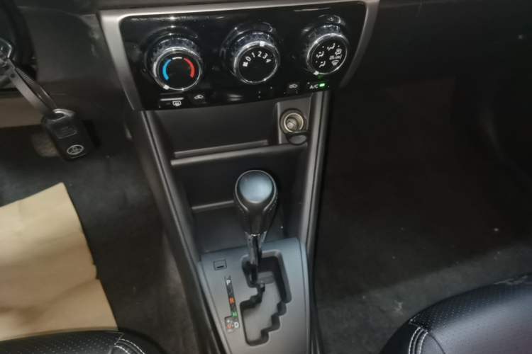 Used Toyota YARiS L Zhi Xuan 2016 Revised 1.5E CVT Charming Edition Gear Lever