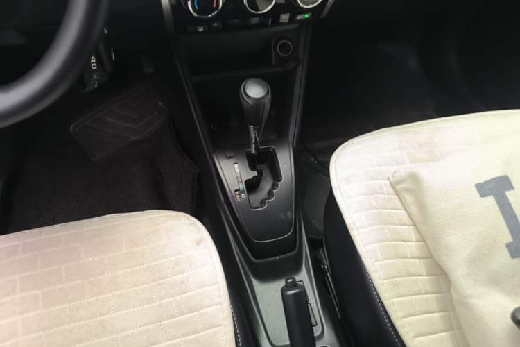 Used Toyota YARiS L Zhi Xuan 2016 Revised 1.5E CVT Charming Edition Gear Lever