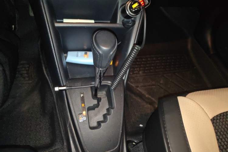 Used Toyota YARiS L Zhi Xuan 2016 Revised 1.5E CVT Charming Edition Gear Lever