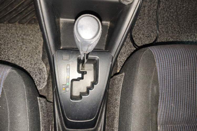 Used Toyota YARiS L Zhi Xuan 2016 Revised 1.5E CVT Charming Edition Gear Lever