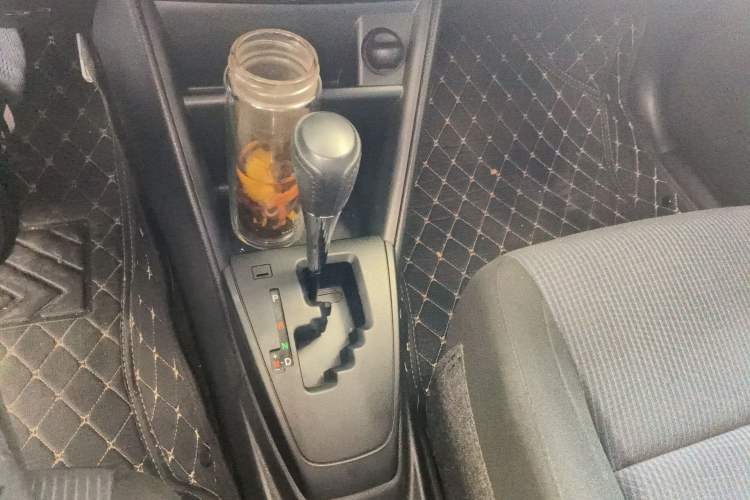 Used Toyota YARiS L Zhi Xuan 2016 Revised 1.5E CVT Charming Edition Gear Lever