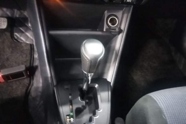Used Toyota YARiS L Zhi Xuan 2016 Revised 1.5E CVT Charming Edition Gear Lever