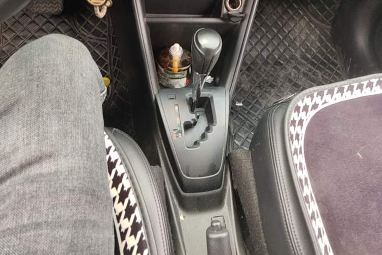 Used Toyota YARiS L Zhi Xuan 2016 Revised 1.5E CVT Charming Edition Gear Lever