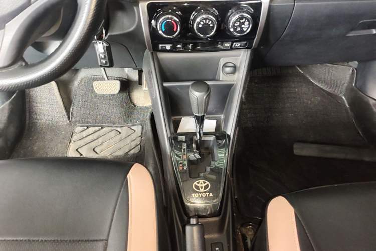 Used Toyota YARiS L Zhi Xuan 2016 Revised 1.5E CVT Charming Edition Gear Lever
