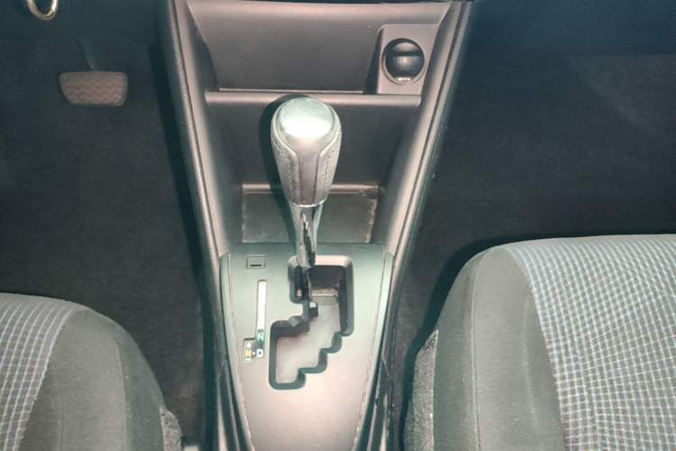 Used Toyota YARiS L Zhi Xuan 2016 Revised 1.5E CVT Charming Edition Gear Lever