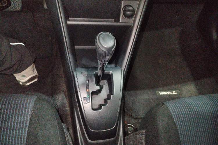 Used Toyota YARiS L Zhi Xuan 2016 Revised 1.5E CVT Charming Edition Gear Lever
