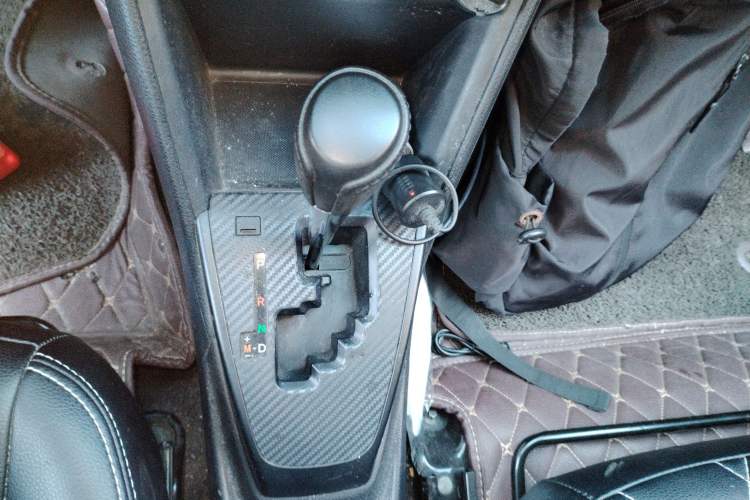 Used Toyota YARiS L Zhi Xuan 2016 Revised 1.5E CVT Charming Edition Gear Lever