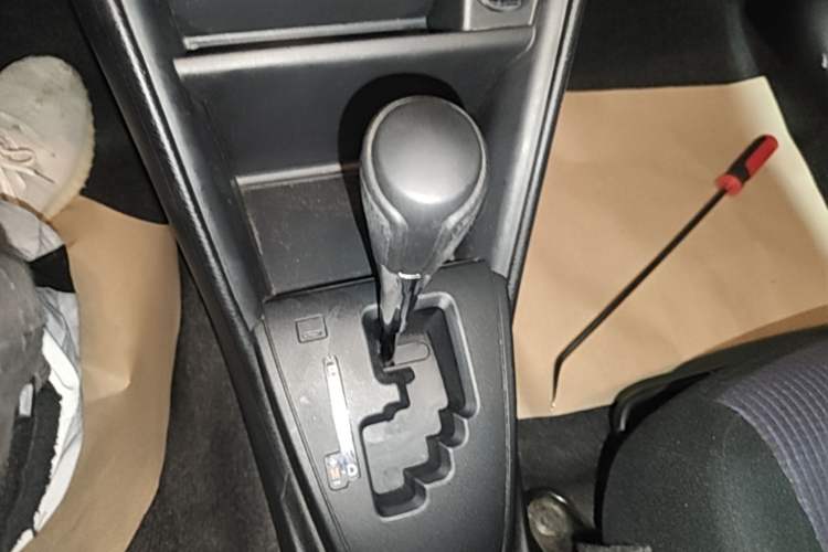 Used Toyota YARiS L Zhi Xuan 2016 Revised 1.5E CVT Charming Edition Gear Lever