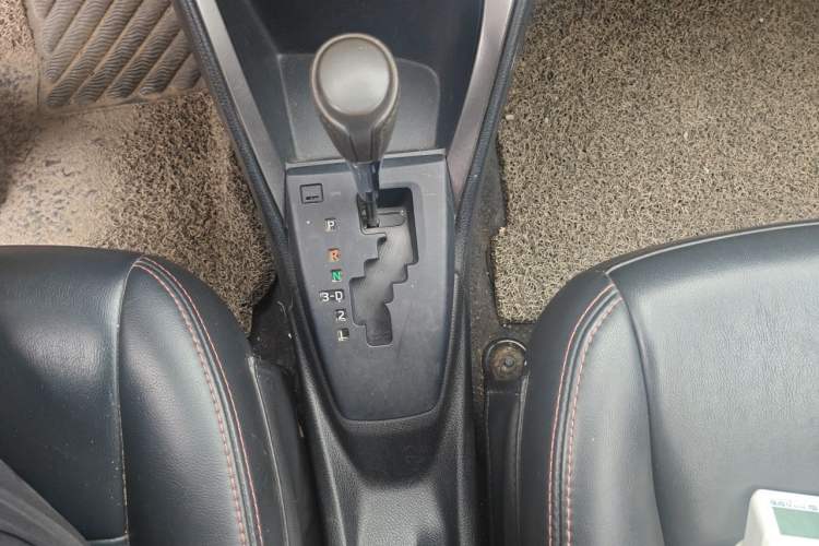 Used Toyota YARiS L Zhi Xuan 2016 1.5E Automatic JingSu Edition Gear Lever
