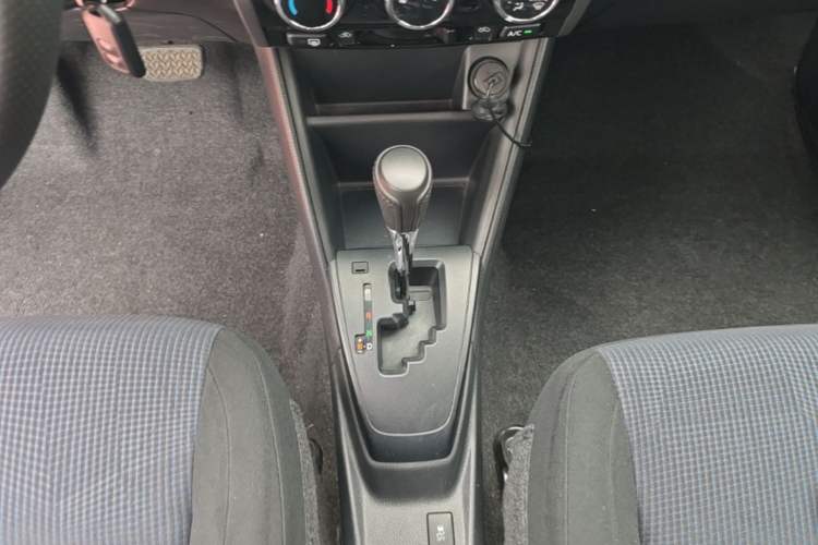 Used Toyota YARiS L Zhi Xuan 2016 Revised 1.5E CVT Charming Edition Gear Lever