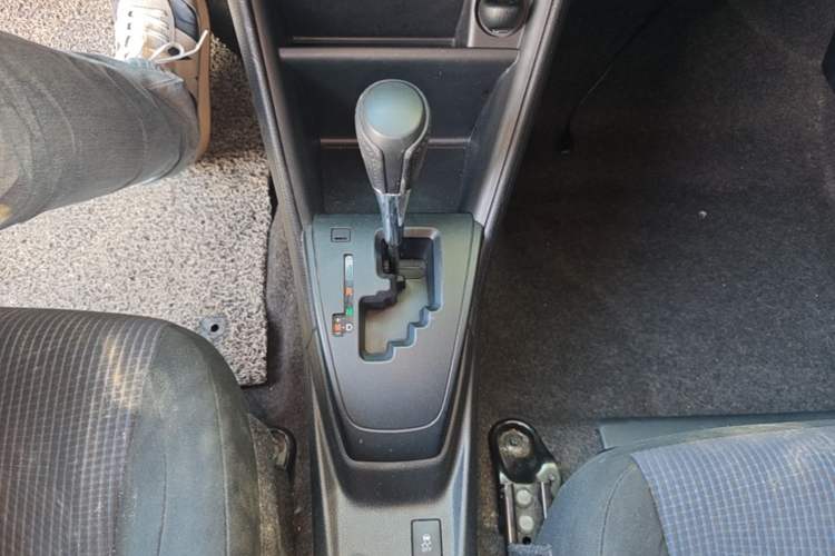Used Toyota YARiS L Zhi Xuan 2016 Revised 1.5E CVT Charming Edition Gear Lever