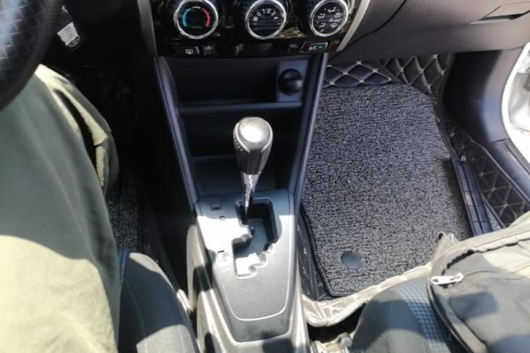Used Toyota YARiS L Zhi Xuan 2016 Revised 1.5E CVT Charming Edition Gear Lever