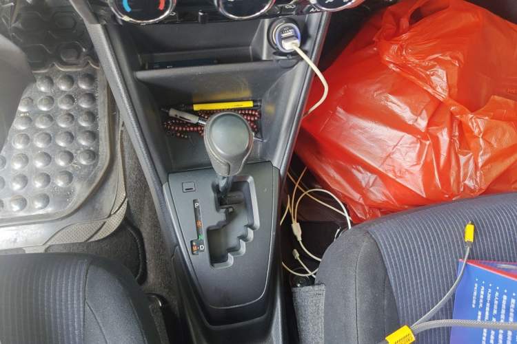 Used Toyota YARiS L Zhi Xuan 2016 Revised 1.5E CVT Charming Edition Gear Lever