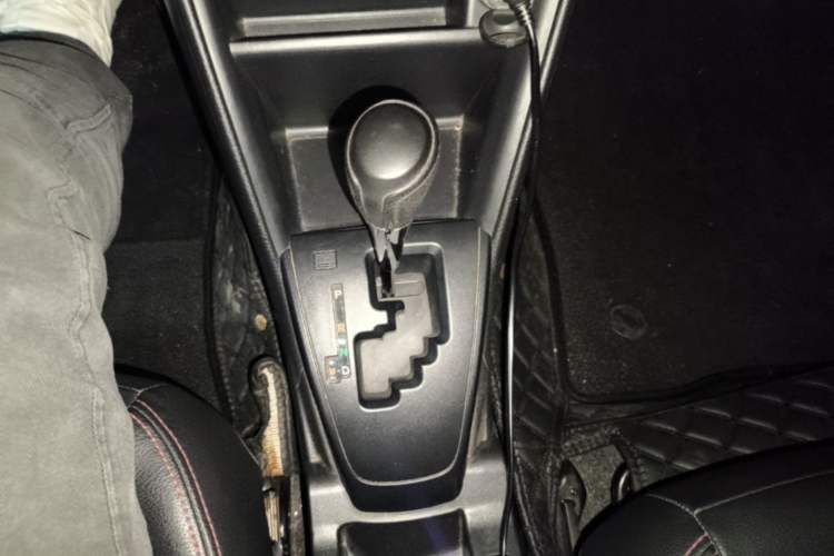 Used Toyota YARiS L Zhi Xuan 2016 Revised 1.5E CVT Charming Edition Gear Lever