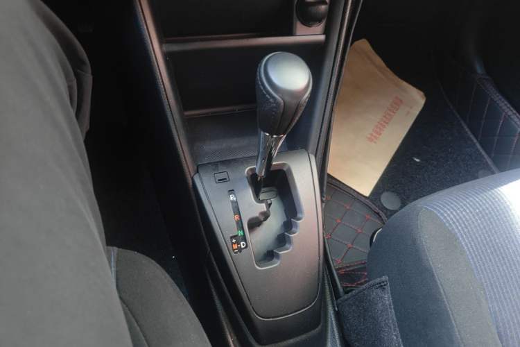 Used Toyota YARiS L Zhi Xuan 2016 Revised 1.5E CVT Charming Edition Gear Lever
