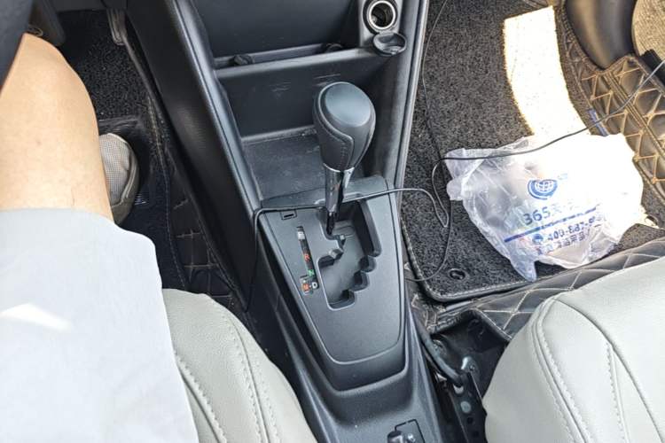 Used Toyota YARiS L Zhi Xuan 2016 Revised 1.5E CVT Charming Edition Gear Lever