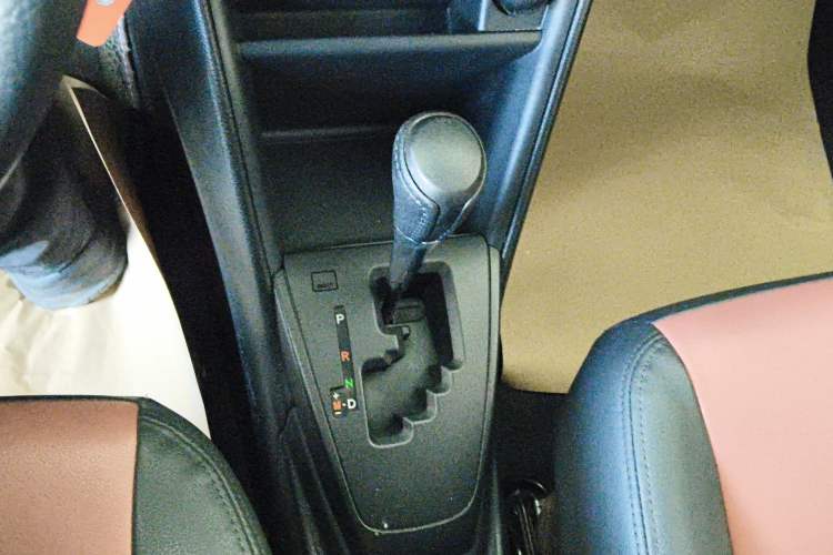 Used Toyota YARiS L Zhi Xuan 2016 Revised 1.5E CVT Charming Edition Gear Lever