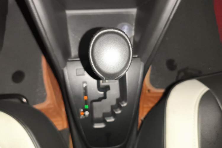 Used Toyota YARiS L Zhi Xuan 2016 Revised 1.5E CVT Charming Edition Gear Lever