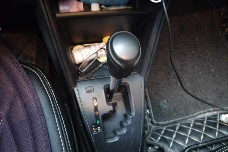 Used Toyota YARiS L Zhi Xuan 2016 Revised 1.5E CVT Charming Edition Gear Lever