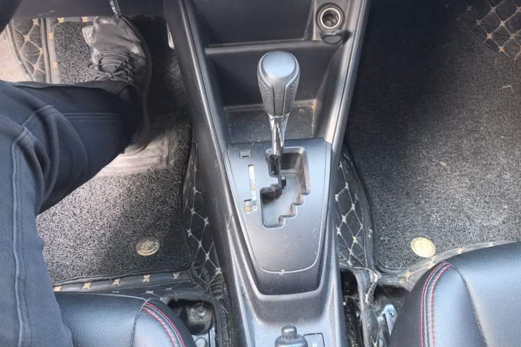 Used Toyota YARiS L Zhi Xuan 2016 Revised 1.5E CVT Charming Edition Gear Lever