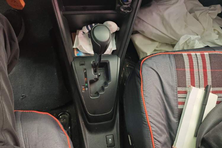 Used Toyota YARiS L Zhi Xuan 2016 Revised 1.5G CVT Xuan Dong Edition Gear Lever
