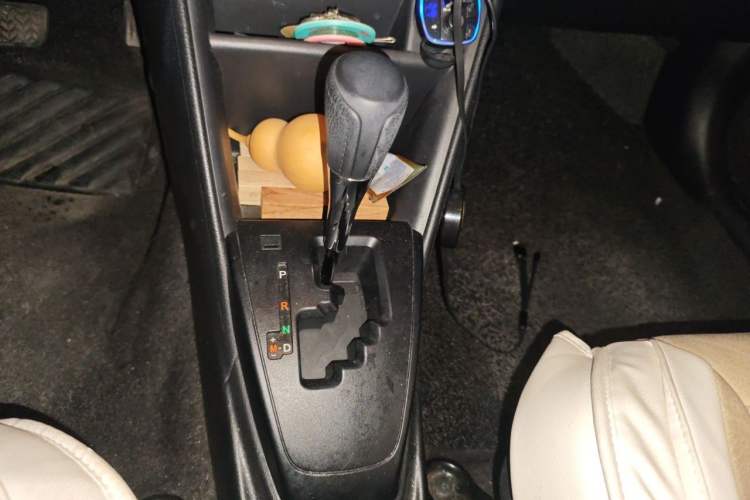 Used Toyota YARiS L Zhi Xuan 2016 Revised 1.5E CVT Charming Edition Gear Lever