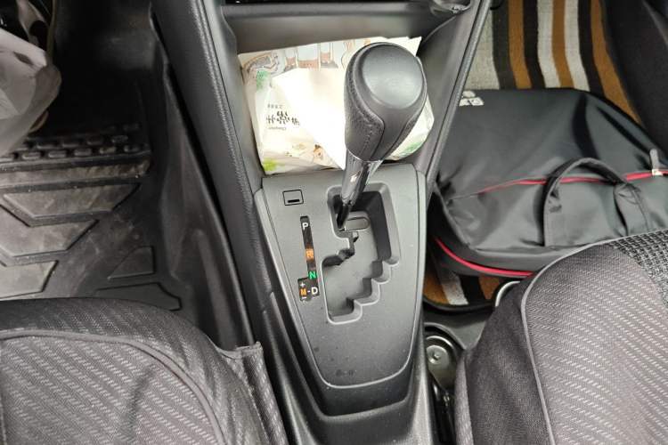 Used Toyota YARiS L Zhi Xuan 2016 Revised 1.5E CVT Charming Edition Gear Lever