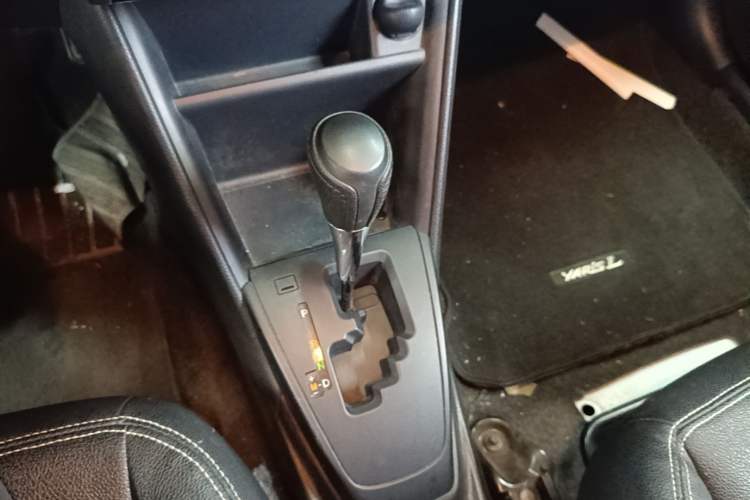 Used Toyota YARiS L Zhi Xuan 2016 Revised 1.5E CVT Charming Edition Gear Lever