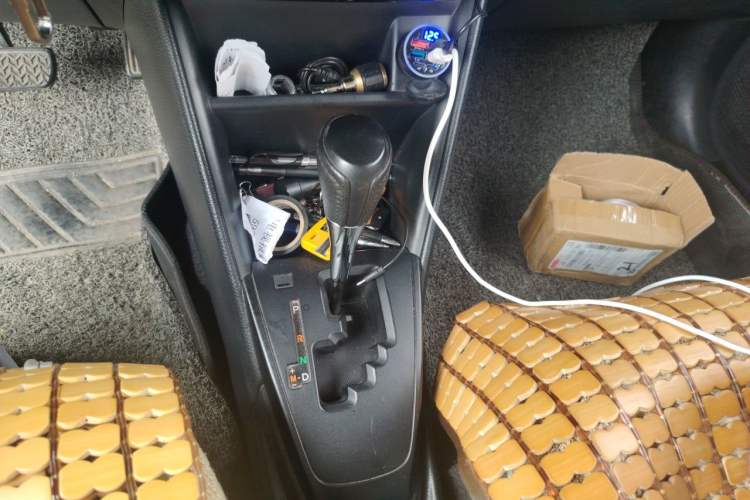 Used Toyota YARiS L Zhi Xuan 2016 Revised 1.5G CVT Xuan Dong Edition Gear Lever