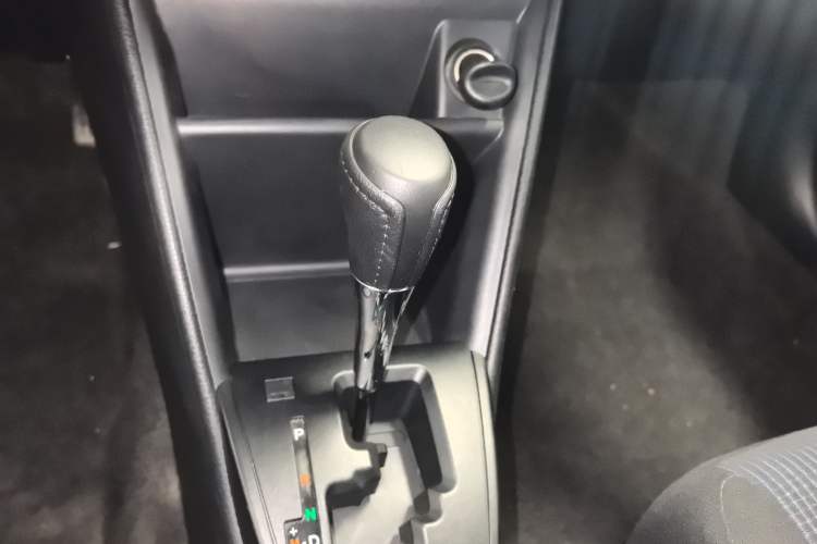Used Toyota YARiS L Zhi Xuan 2016 Revised 1.5E CVT Charming Edition Gear Lever