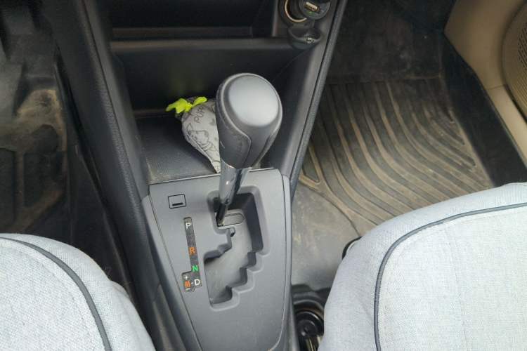 Used Toyota YARiS L Zhi Xuan 2016 Revised 1.5E CVT Charming Edition Gear Lever
