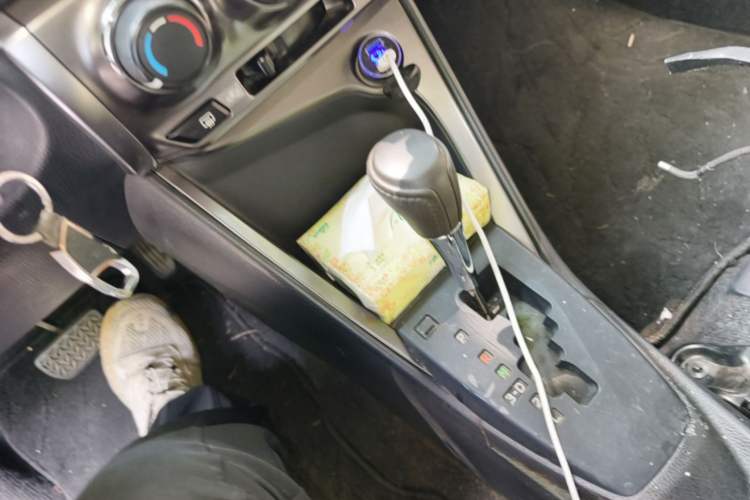 Used Toyota YARiS L Zhi Xuan 2016 1.5E Automatic JingSu Edition Gear Lever