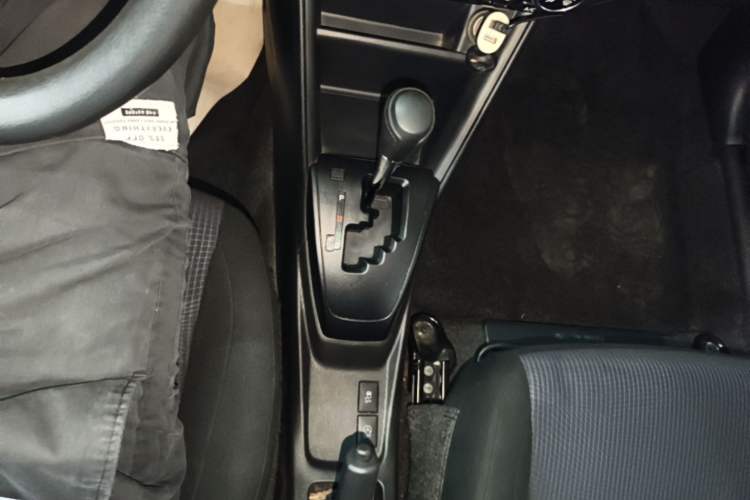 Used Toyota YARiS L Zhi Xuan 2016 Revised 1.5E CVT Charming Edition Gear Lever