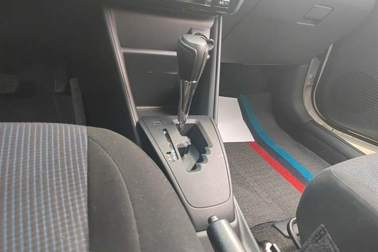 Used Toyota YARiS L Zhi Xuan 2016 Revised 1.5E CVT Charming Edition Gear Lever