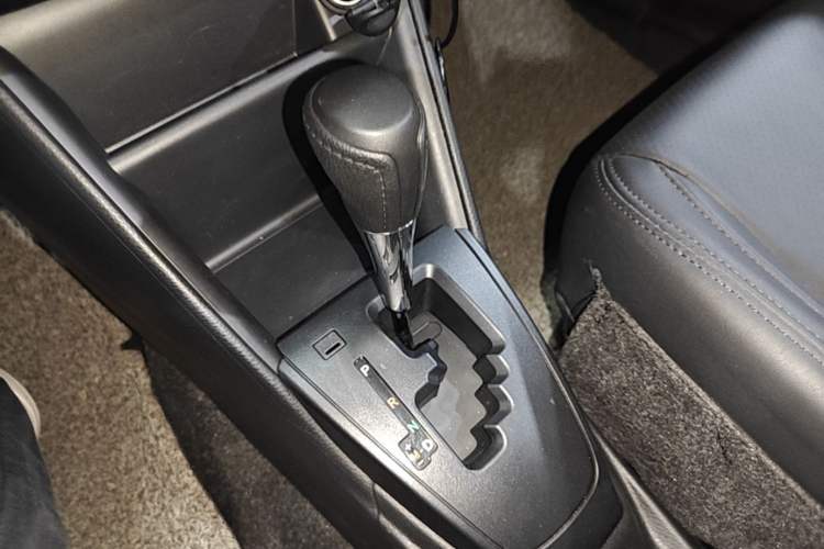 Used Toyota YARiS L Zhi Xuan 2016 Revised 1.5E CVT Charming Edition Gear Lever