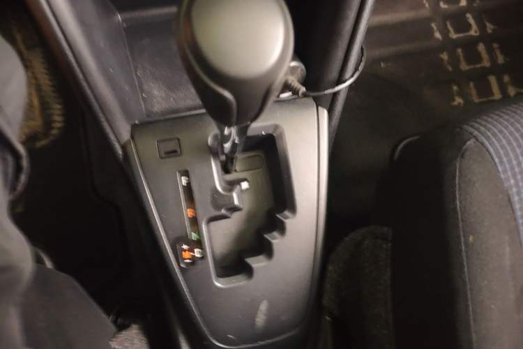 Used Toyota YARiS L Zhi Xuan 2016 Revised 1.5E CVT Charming Edition Gear Lever