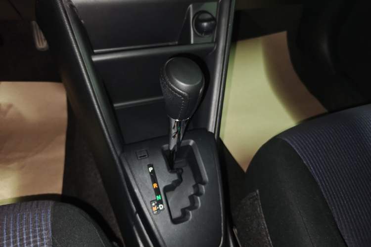 Used Toyota YARiS L Zhi Xuan 2016 Revised 1.5E CVT Charming Edition Gear Lever
