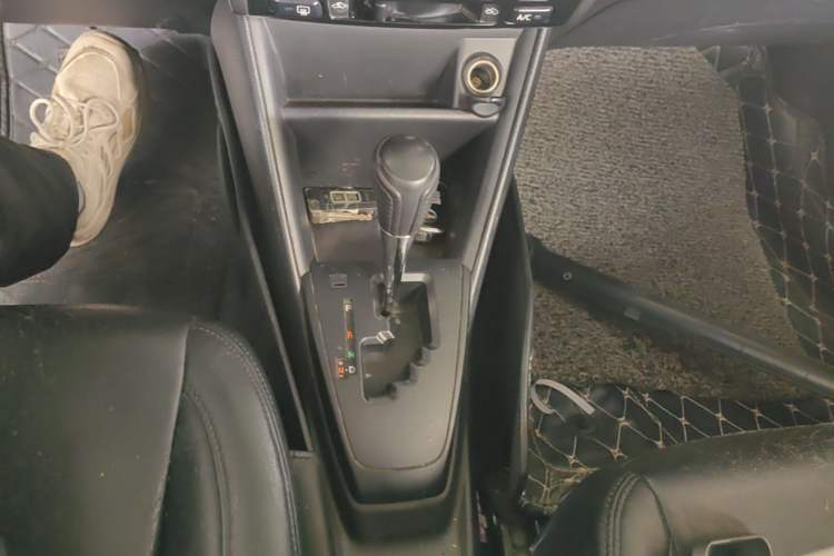 Used Toyota YARiS L Zhi Xuan 2016 Revised 1.5E CVT Charming Edition Gear Lever