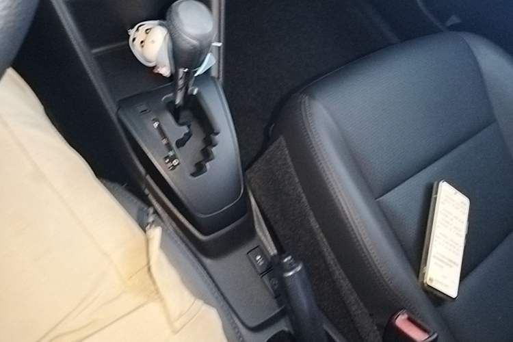 Used Toyota YARiS L Zhi Xuan 2016 Revised 1.5E CVT Charming Edition Gear Lever