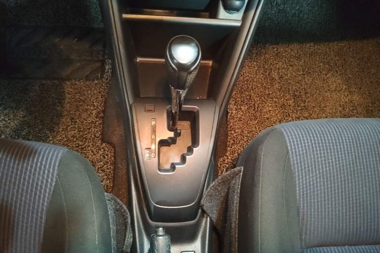 Used Toyota YARiS L Zhi Xuan 2016 Revised 1.5E CVT Charming Edition Gear Lever