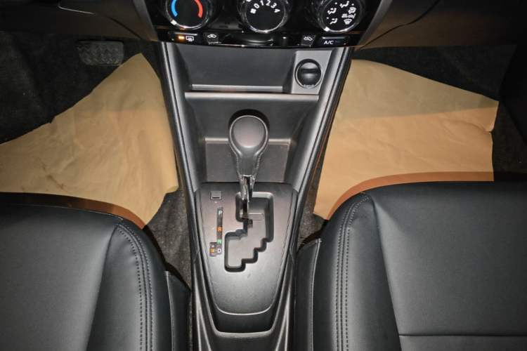 Used Toyota YARiS L Zhi Xuan 2016 Revised 1.5E CVT Charming Edition Gear Lever