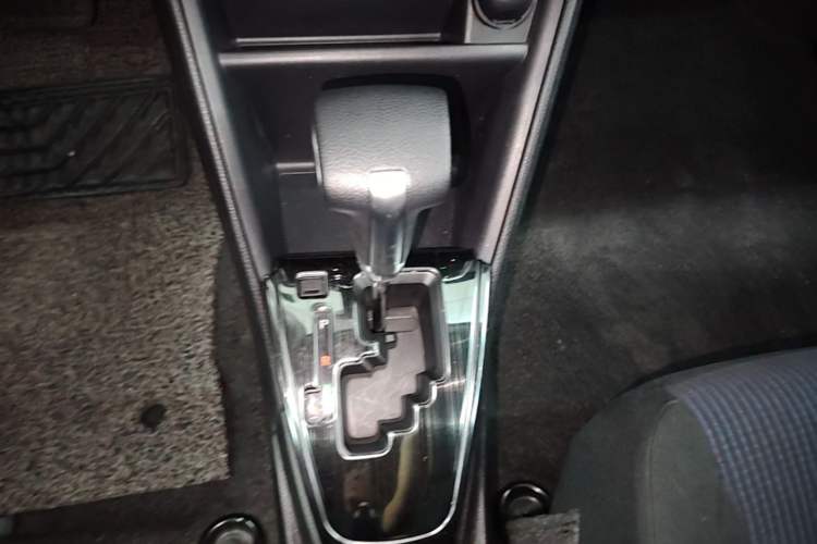 Used Toyota YARiS L Zhi Xuan 2016 Revised 1.5E CVT Charming Edition Gear Lever