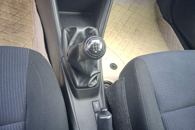 Used Toyota YARiS L Zhi Xuan 2016 Revised 1.3E Manual – Charming Edition Gear Lever