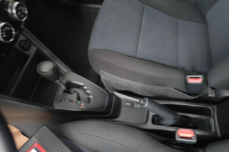 Used Toyota YARiS L Zhi Xuan 2016 Revised 1.5E CVT Charming Edition Gear Lever