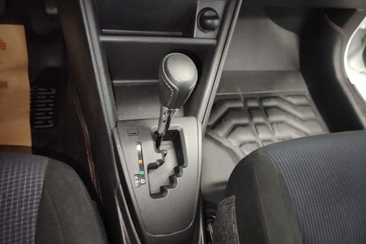 Used Toyota YARiS L Zhi Xuan 2016 Revised 1.5E CVT Charming Edition Gear Lever