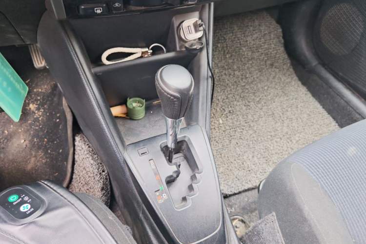 Used Toyota YARiS L Zhi Xuan 2016 Revised 1.5E CVT Charming Edition Gear Lever