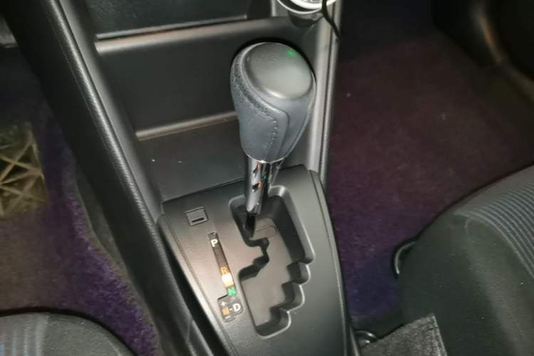 Used Toyota YARiS L Zhi Xuan 2016 Revised 1.5E CVT Charming Edition Gear Lever